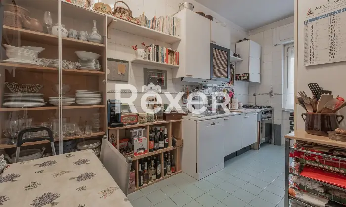 Rexer-Roma-NUDA-PROPRIETA-Appartamento-al-sesto-e-ultimo-piano-Cucina