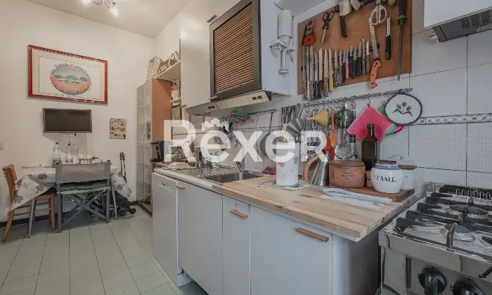 Rexer-Roma-NUDA-PROPRIETA-Appartamento-al-sesto-e-ultimo-piano-Cucina