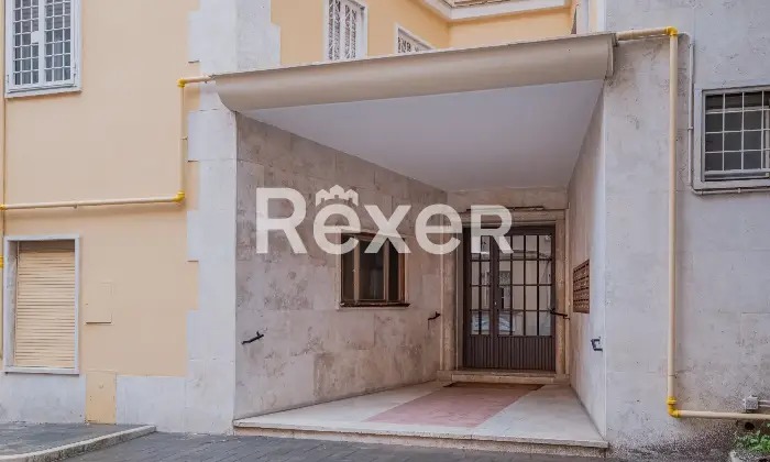 Rexer-Roma-NUDA-PROPRIETA-Appartamento-al-sesto-e-ultimo-piano-Ingresso