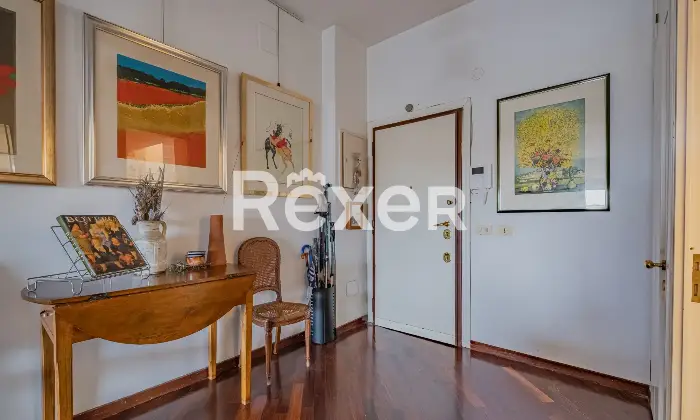 Rexer-Roma-NUDA-PROPRIETA-Appartamento-al-sesto-e-ultimo-piano-Ingresso