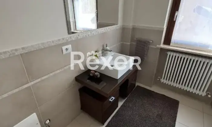 Rexer-Cagli-Villetta-a-schiera-con-ampi-spazi-esterni-e-vista-panoramica-Bagno-di-servizio