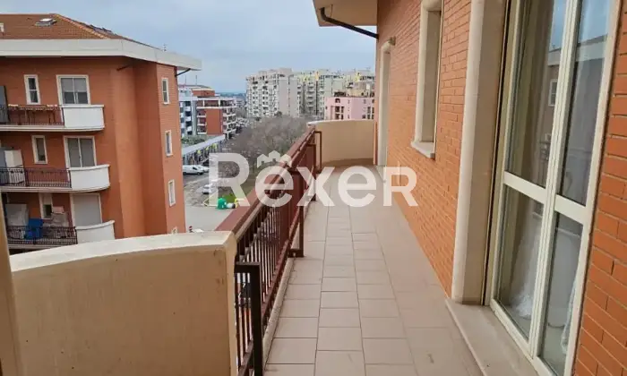 Rexer-Foggia-Quadrilocale-luminoso-via-Padre-Antonio-Da-Olivadi-Macchia-Gialla-Balcone