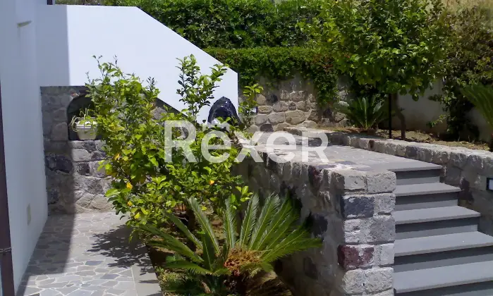 Rexer-Lipari-Villa-bifamiliare-in-via-Varisana-di-Sopra-a-Pianoconte-Lipari-Altro