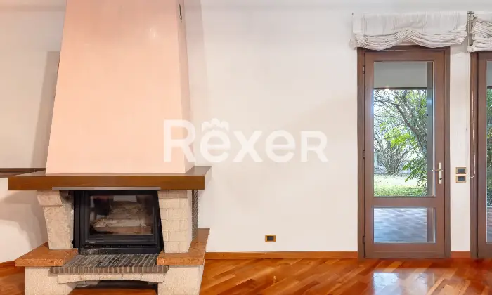Rexer-Vascon-Porzione-di-villa-bifamiliare-con-ampio-giardino-privato-Altro