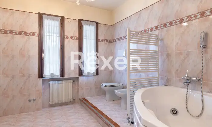 Rexer-Vascon-Porzione-di-villa-bifamiliare-con-ampio-giardino-privato-Altro