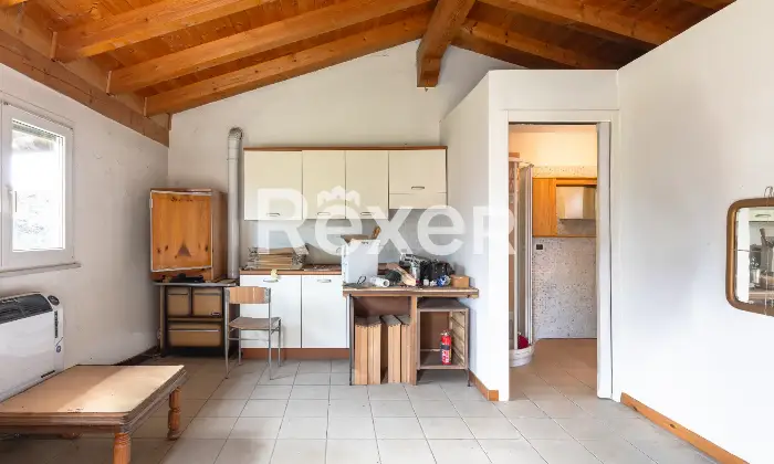 Rexer-Vascon-Porzione-di-villa-bifamiliare-con-ampio-giardino-privato-Altro