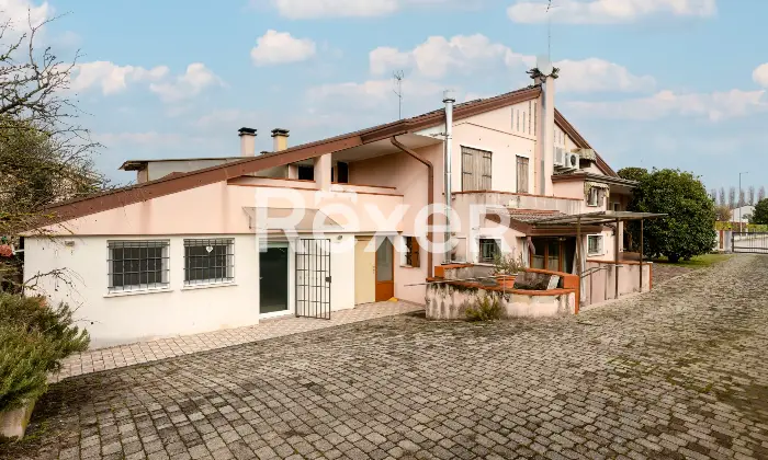 Rexer-Vascon-Porzione-di-villa-bifamiliare-con-ampio-giardino-privato-Altro