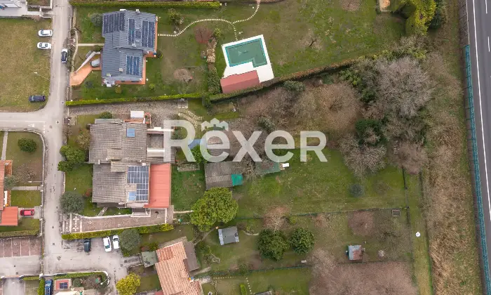 Rexer-Vascon-Porzione-di-villa-bifamiliare-con-ampio-giardino-privato-Altro