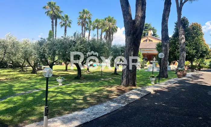 Rexer-Roma-Ardeatina-prestigiosa-villa-Unifamiliare-con-piscina-Altro