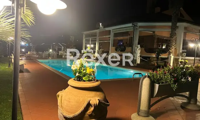 Rexer-Roma-Ardeatina-prestigiosa-villa-Unifamiliare-con-piscina-Altro