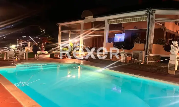 Rexer-Roma-Ardeatina-prestigiosa-villa-Unifamiliare-con-piscina-Altro