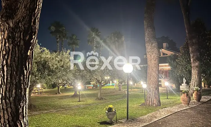 Rexer-Roma-Ardeatina-prestigiosa-villa-Unifamiliare-con-piscina-Altro