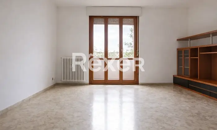 Rexer-Ossona-Ampio-trilocale-con-ascensore-e-box-auto-Altro