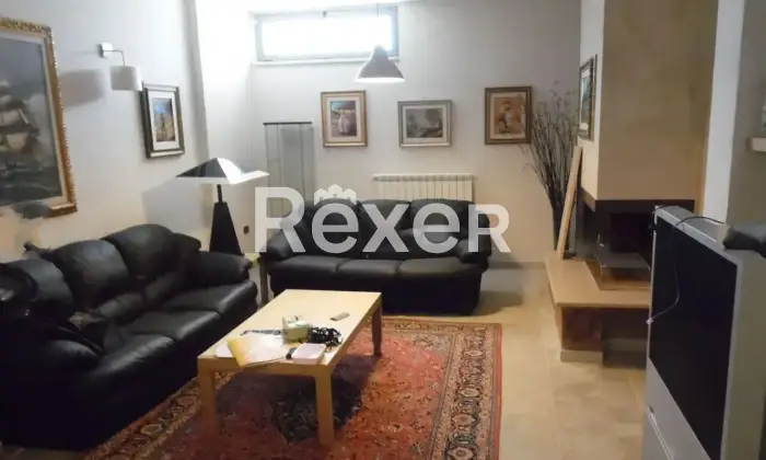 Rexer-Foggia-Villetta-trifamiliare-in-vendita-in-Via-del-Mare-a-Foggia-Taverna