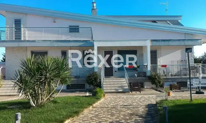 Rexer-Foggia-Villetta-trifamiliare-in-vendita-in-Via-del-Mare-a-Foggia-Facciata