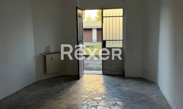 Rexer-Varedo-Vendesi-appartameto-con-Ingresso-Indipendente-Altro