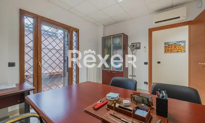 Rexer-Roma-Ufficio-di-ampia-metratura-Altro