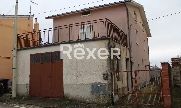 Rexer-Fossalto-Casa-panoramica-in-Molise-con-terreni-e-potenziale-turistico-Facciata