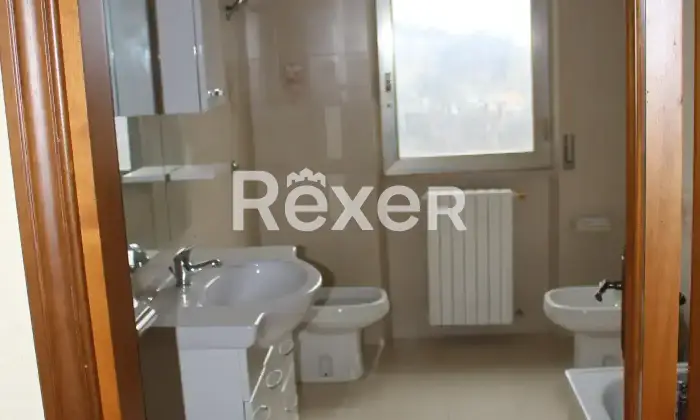 Rexer-Fossalto-Casa-panoramica-in-Molise-con-terreni-e-potenziale-turistico-Bagno
