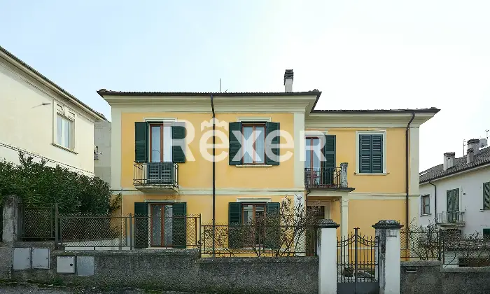 Rexer-Sulmona-Villa-su-due-livelli-con-garage-e-giardino-Altro