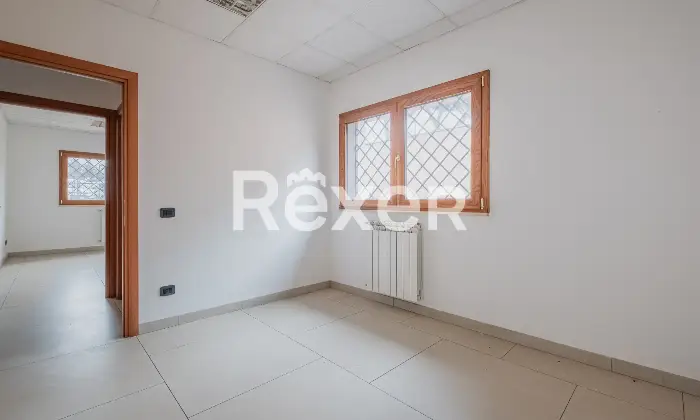 Rexer-Roma-Ufficio-di-ampia-metratura-Altro