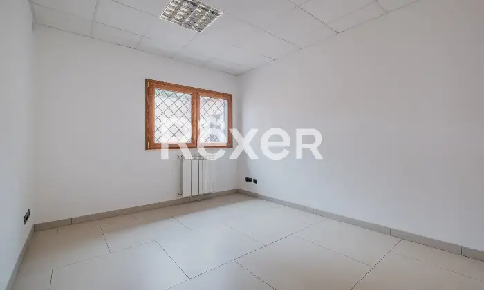Rexer-Roma-Ufficio-di-ampia-metratura-Altro