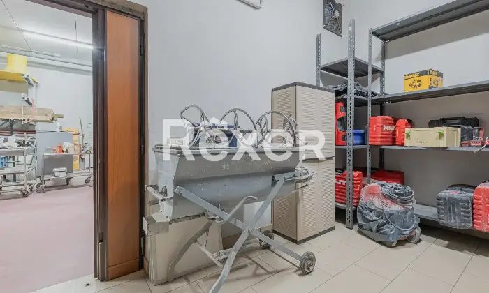 Rexer-Roma-Ufficio-di-ampia-metratura-Altro