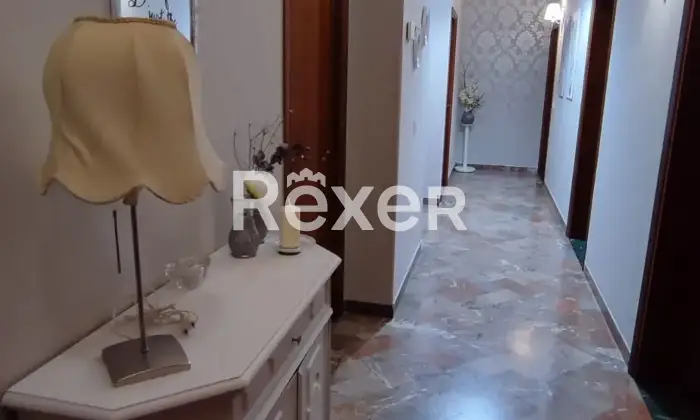 Rexer-Casole-dElsa-Vivere-le-colline-toscane-ultimo-piano-con-vista-balcone-e-garage-Altro