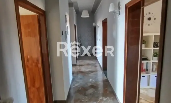 Rexer-Casole-dElsa-Vivere-le-colline-toscane-ultimo-piano-con-vista-balcone-e-garage-Altro