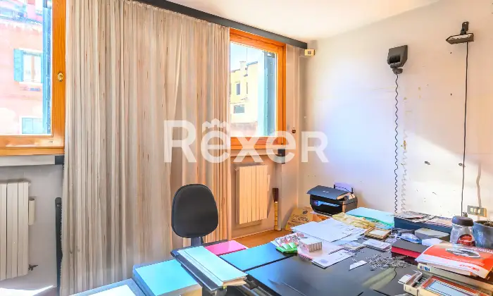 Rexer-Venezia-Casa-indipendente-su-pi-livelli-con-ampia-mansarda-e-giardino-privato-Altro
