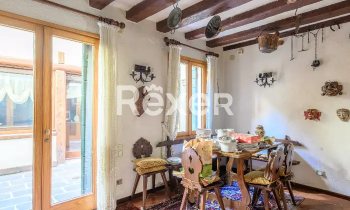 Rexer-Venezia-Casa-indipendente-su-pi-livelli-con-ampia-mansarda-e-giardino-privato-Altro
