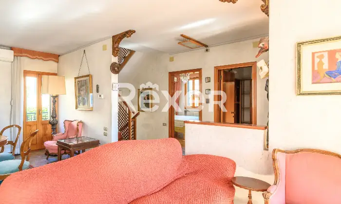 Rexer-Venezia-Casa-indipendente-su-pi-livelli-con-ampia-mansarda-e-giardino-privato-Altro