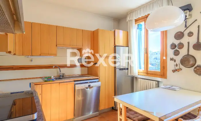 Rexer-Venezia-Casa-indipendente-su-pi-livelli-con-ampia-mansarda-e-giardino-privato-Altro