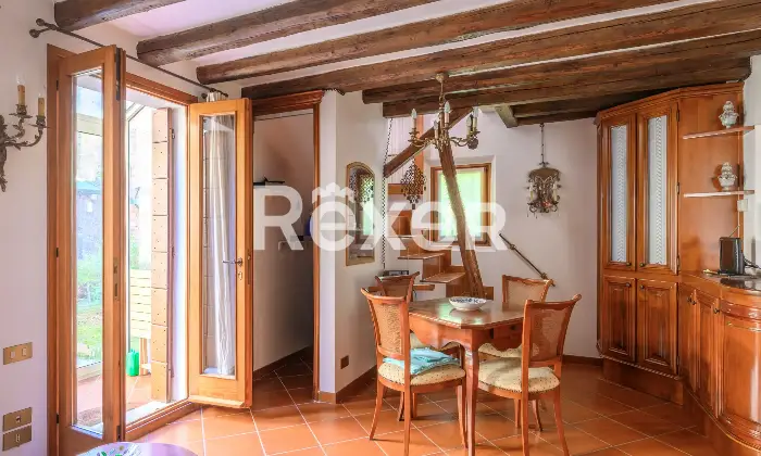 Rexer-Venezia-Casa-indipendente-su-pi-livelli-con-ampia-mansarda-e-giardino-privato-Altro