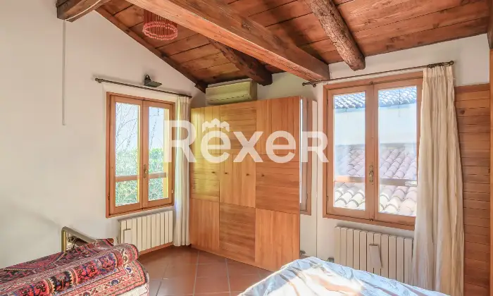 Rexer-Venezia-Casa-indipendente-su-pi-livelli-con-ampia-mansarda-e-giardino-privato-Altro