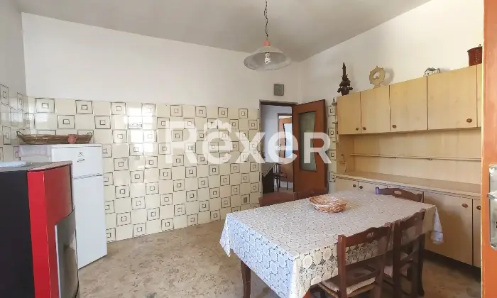 Rexer-Bitonto-Intera-palazzina-indipendente-terracielo-con-due-appartamenti-giardino-terrazzi-e-garage-Altro