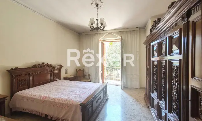 Rexer-Bitonto-Intera-palazzina-indipendente-terracielo-con-due-appartamenti-giardino-terrazzi-e-garage-Altro