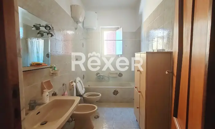 Rexer-Bitonto-Intera-palazzina-indipendente-terracielo-con-due-appartamenti-giardino-terrazzi-e-garage-Altro