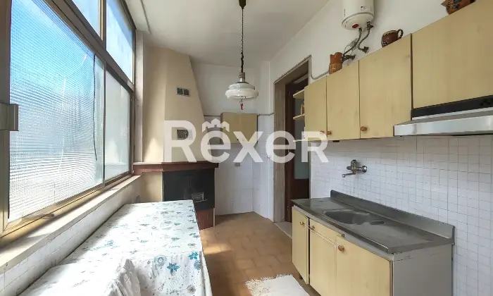 Rexer-Bitonto-Intera-palazzina-indipendente-terracielo-con-due-appartamenti-giardino-terrazzi-e-garage-Altro