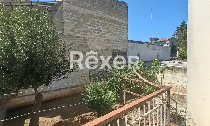 Rexer-Bitonto-Intera-palazzina-indipendente-terracielo-con-due-appartamenti-giardino-terrazzi-e-garage-Altro