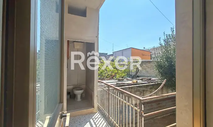 Rexer-Bitonto-Intera-palazzina-indipendente-terracielo-con-due-appartamenti-giardino-terrazzi-e-garage-Altro