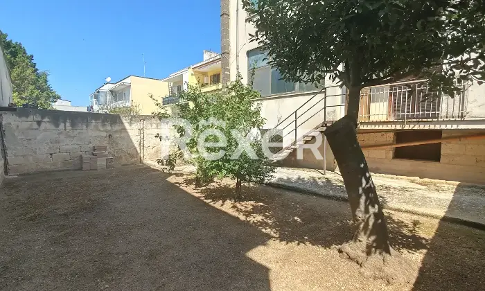 Rexer-Bitonto-Intera-palazzina-indipendente-terracielo-con-due-appartamenti-giardino-terrazzi-e-garage-Altro