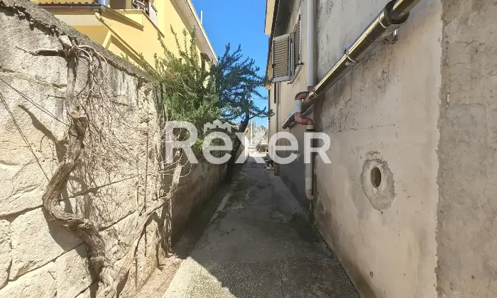 Rexer-Bitonto-Intera-palazzina-indipendente-terracielo-con-due-appartamenti-giardino-terrazzi-e-garage-Altro