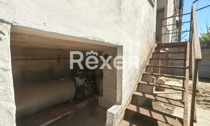Rexer-Bitonto-Intera-palazzina-indipendente-terracielo-con-due-appartamenti-giardino-terrazzi-e-garage-Altro