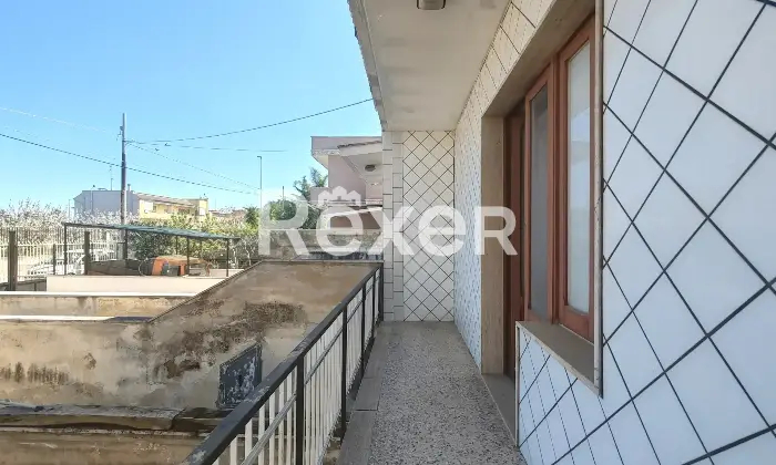 Rexer-Bitonto-Intera-palazzina-indipendente-terracielo-con-due-appartamenti-giardino-terrazzi-e-garage-Altro