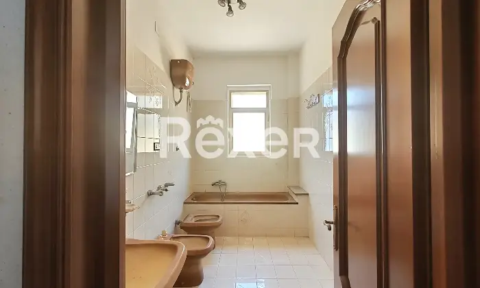 Rexer-Bitonto-Intera-palazzina-indipendente-terracielo-con-due-appartamenti-giardino-terrazzi-e-garage-Altro