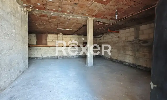 Rexer-Bitonto-Intera-palazzina-indipendente-terracielo-con-due-appartamenti-giardino-terrazzi-e-garage-Altro