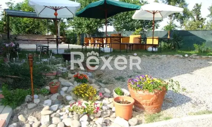 Rexer-Calendasco-Ostello-con-Bar-e-Ristorante-in-vendita-a-Calendasco-Via-Giuseppe-Mazzini-Altro