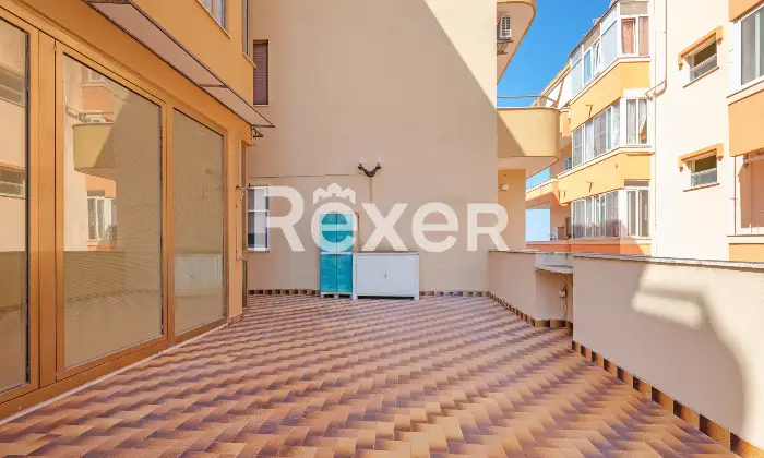 Rexer-Gallipoli-Appartamento-al-primo-piano-con-veranda-e-terrazzo-abitabile-con-scorci-vista-mare-Terrazzo