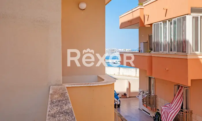 Rexer-Gallipoli-Appartamento-al-primo-piano-con-veranda-e-terrazzo-abitabile-con-scorci-vista-mare-Vista